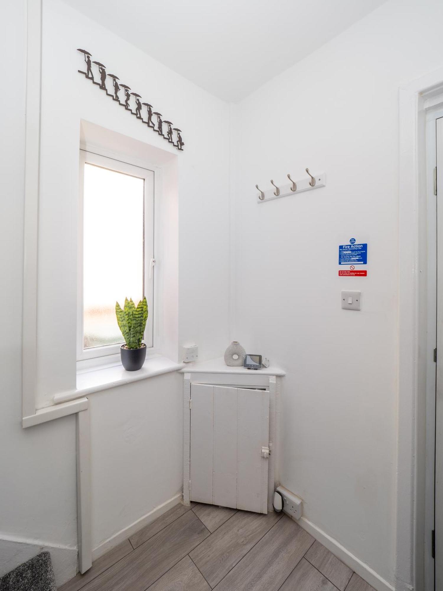 3Br Haven Retreat In Wallasey With Free Street Parking Екстер'єр фото